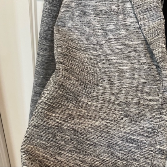 F21 Size Small Women’s Super comfy stretchy grey blazer with pockets - Picture 10 of 10